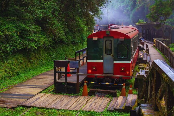 Private 9-Hour Sun Moon Lake Leisure Tour from Taichung (台中)! - Boarding at Shuishe Wharf