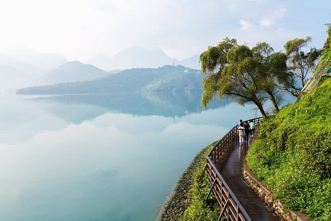 Private 9-Hour Sun Moon Lake Leisure Tour from Taichung (台中)! - Wenwu Temple and its grand setting