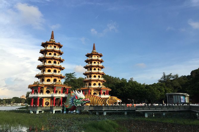 Private Classic Kaohsiung Day Tour - Fo Guang Shan Buddha Museum and the sacred relic