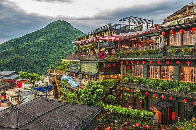 Private Jiufen & Pingxi Day Tour with English-Speaking Guide - Shifen Old Street and the sky lantern ritual