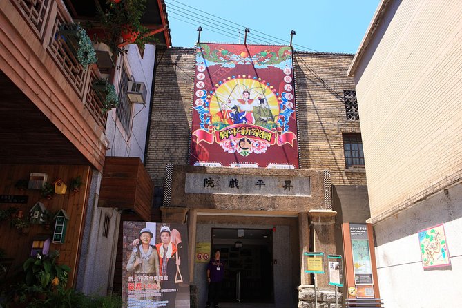 Private Jiufen & Pingxi Day Tour with English-Speaking Guide - What the guide adds to the day
