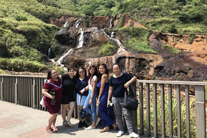 Private Jiufen & Pingxi Day Tour with English-Speaking Guide - Weather, traffic, and the 2025 Jiufen shuttle rule