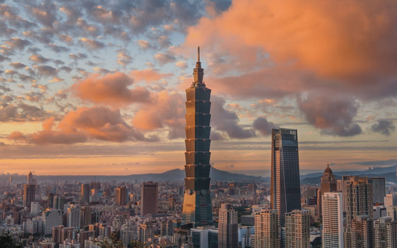 Private Taipei City Layover Tour from TPE Airport - Dihua Street: old Taipei, snacks, and a useful lunch stop