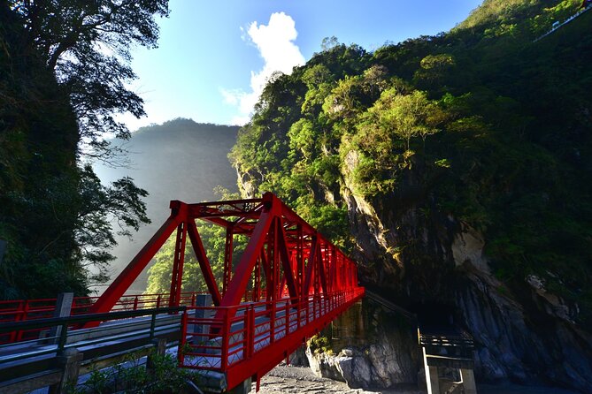 Private Taroko Gorge Day Tour from Hualien with Local Expert - What the guides add to the day