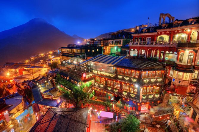 Private Tour: Jiufen Gold Rush Town and Yehliu National Geopark from Taipei - Seafood lunch by the harbor