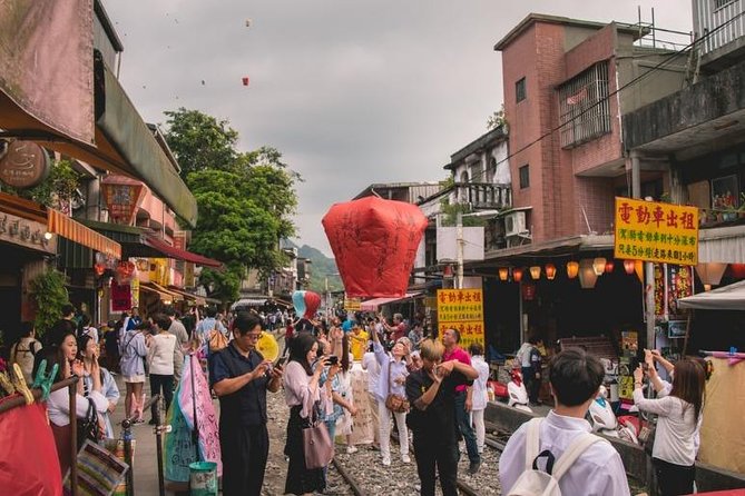 Private Tour to Jiufen, Yehliu Geopark, and Pingxi - Shifen Old Street and the sky lantern ritual