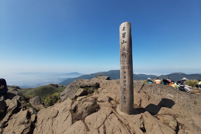 Private Yangmingshan National Park Hiking Day Tour from Taipei - Choosing the right trail for your legs