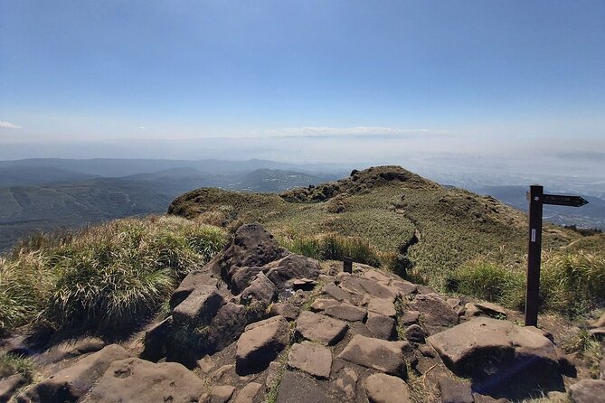 Private Yangmingshan National Park Hiking Day Tour from Taipei - Lengshuikeng and the park’s quieter side