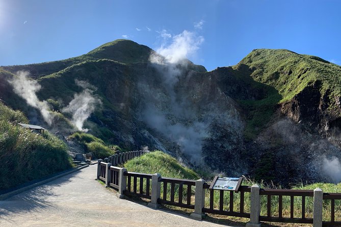 Private Yangmingshan Volcano Tour - Key points at a glance