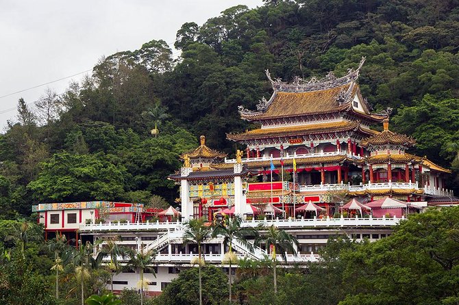 Sip & Savor: Maokong Tea & Shenkeng Stinky Tofu Private Day Tour - Learning about Tieguanyin and Baozhong tea