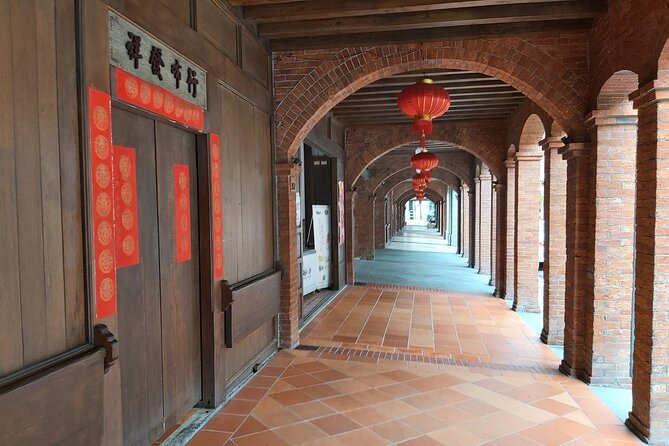 Small-Group: Classic Taipei Landmarks Day Tour - Longshan Temple and Taipei’s living faith