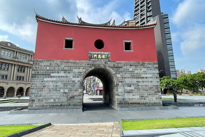 Small-Group: Classic Taipei Landmarks Day Tour - Taipei Xia Hai City God Temple
