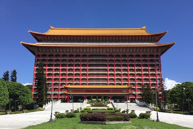 Small-Group: Classic Taipei Landmarks Day Tour - National Palace Museum: a strong opening stop