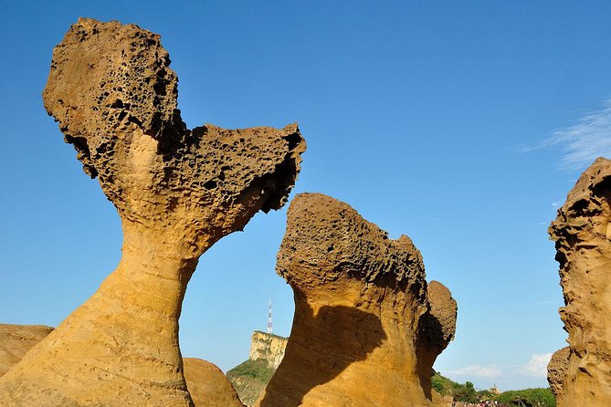 Small-Group Tour: Jiufen, Yehliu Geopark, and Shifen from Taipei - What this northern Taiwan day covers