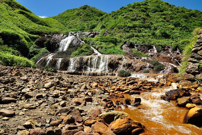 Small-Group Tour: Jiufen, Yehliu Geopark, and Shifen from Taipei - Golden Waterfall: a ten-minute photo stop