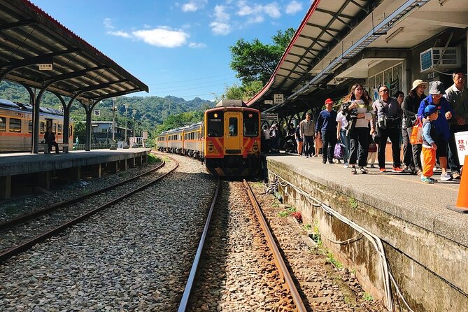 Small-Group: Yehliu, Jiufen & Pingxi Day Tour from Taipei - Key things to know before you book