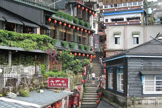 Small-Group: Yehliu, Jiufen & Pingxi Day Tour from Taipei - Shifen Waterfall and its short walking route