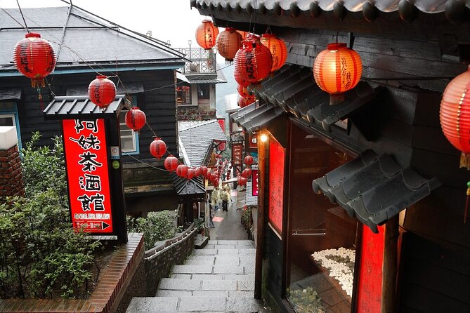 Small-Group: Yehliu, Jiufen & Pingxi Day Tour from Taipei - The guide can shape the whole day