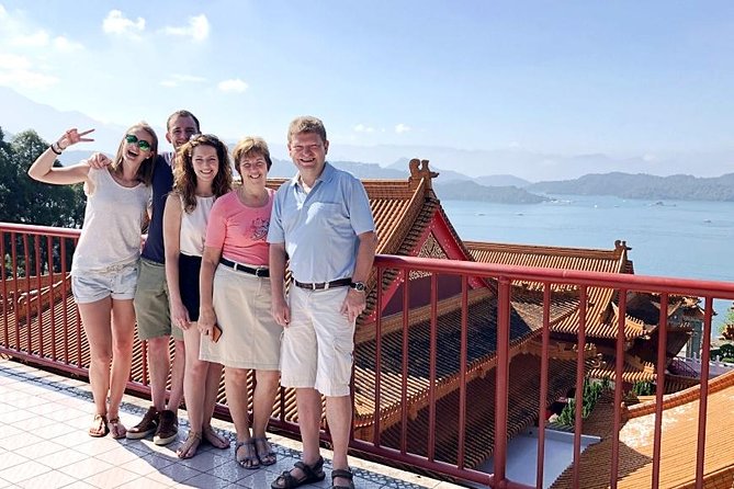 Sun Moon Lake 1-Day Leisure Tour from Taipei - Lunch at a local restaurant