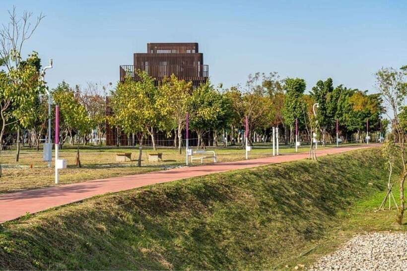 Taichung City: Sightseeing Walking Tour with a Local Guide - Key points at a glance