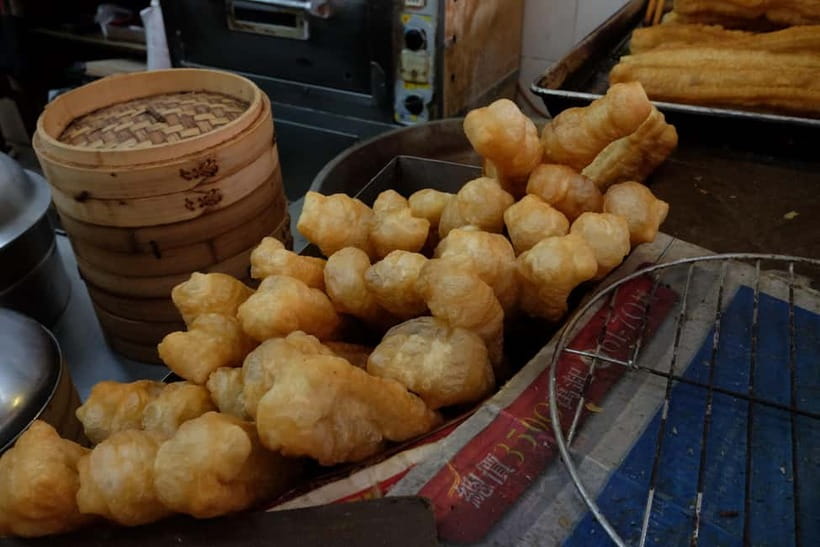 Taipei: 4-Hour Morning City Cycling Tour with Breakfast - Longshan Temple and Taipei’s living faith