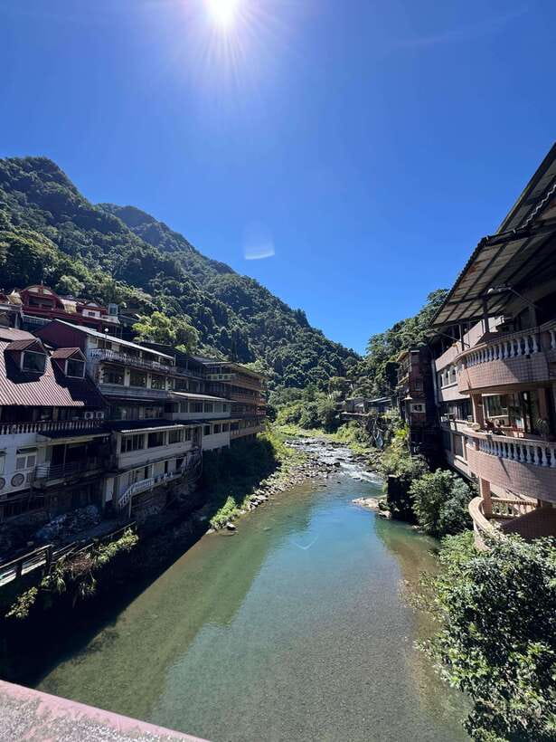 Taipei: 8 Hours Private Day Tour in Wulai with Benz Vito - Why Wulai makes a better day trip than a quick waterfall stop