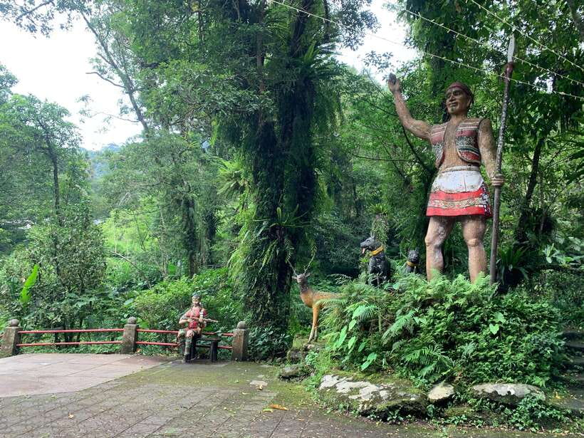 Taipei: 8 Hours Private Day Tour in Wulai with Benz Vito - Who should book this Wulai day?