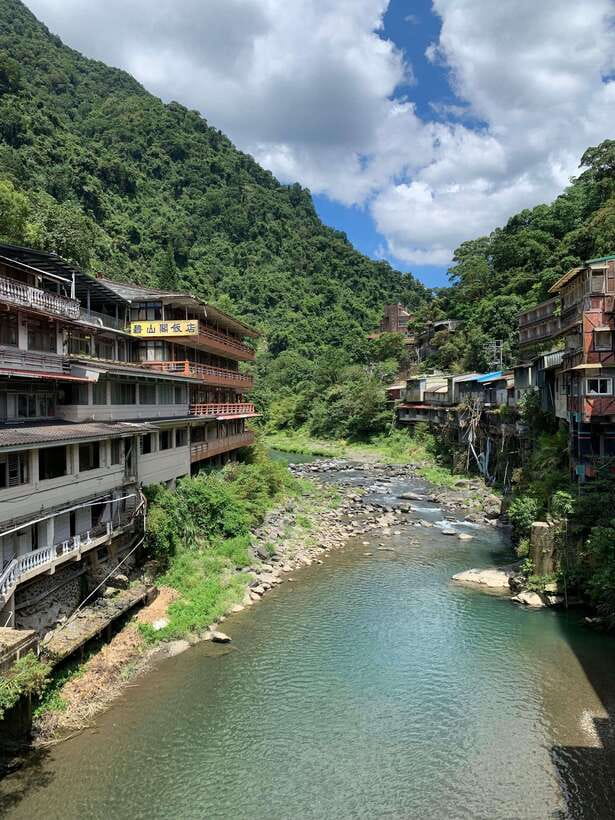 Taipei: 8 Hours Private Day Tour in Wulai with Benz Vito - Lunch in Wulai: choose local flavor or familiar food