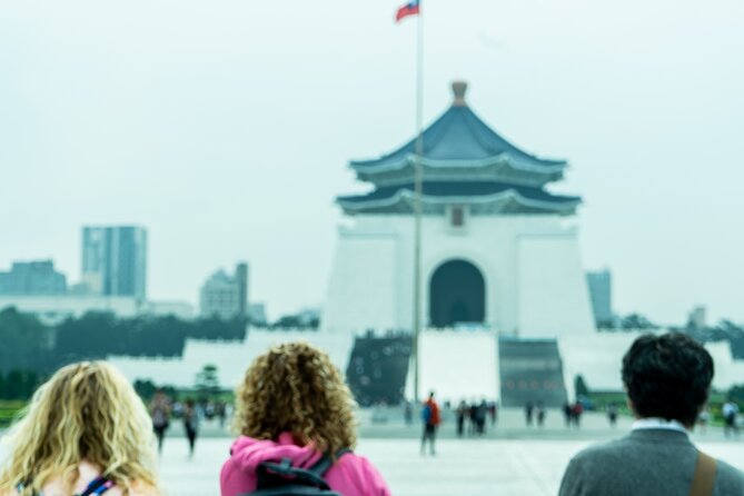 Taipei: Book A Private Local Host For 6 Hrs Customized Experience - Starting at Songshan Road or your central hotel