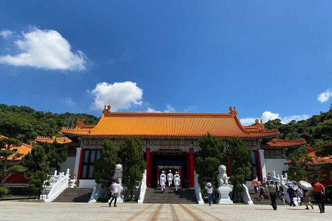 Taipei City Morning Tour with National Palace Museum entry - How the guide affects the quality of the morning