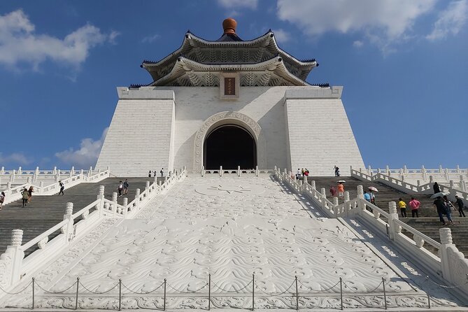 Taipei City Morning Tour with National Palace Museum entry - The National Palace Museum: one hour and 20 minutes with a vast collection