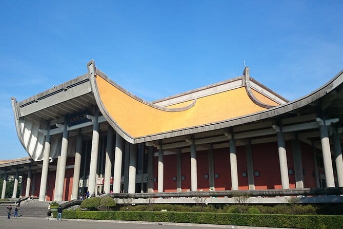 Taipei City to Taoyuan Airport Private Transfer - Comfortable Vans and Practical Luggage Space
