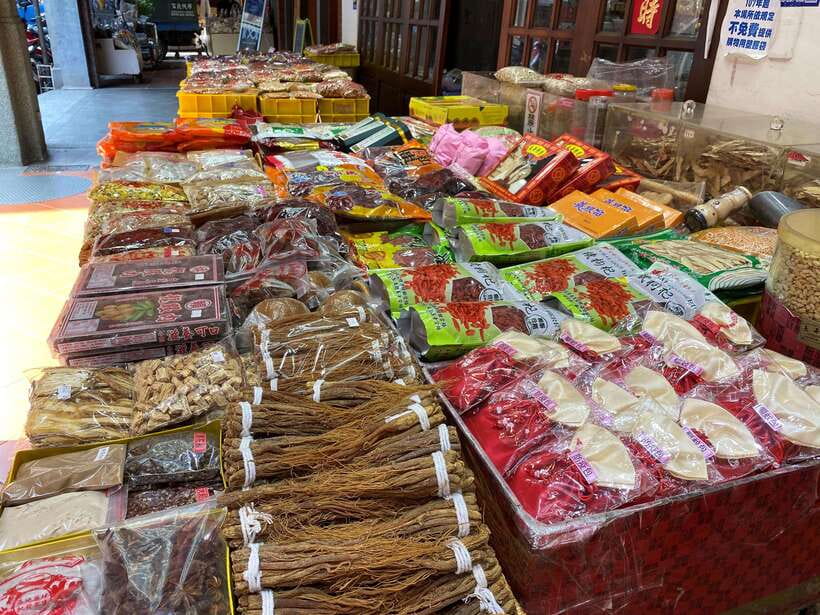 Taipei: Classic Landmarks Day Tour - Ximending: ninety minutes for lunch and city energy
