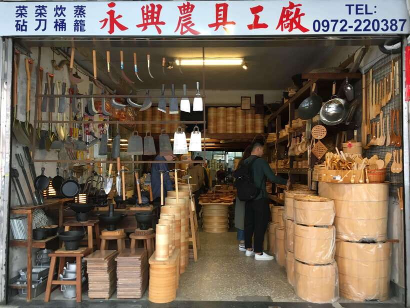 Taipei: Classic Landmarks Day Tour - Chiang Kai-shek Memorial Hall and the guard change