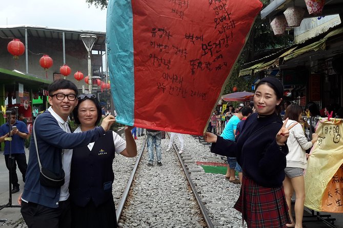Taipei day tour(northeast coast tour or city tour) MERCEDES VAN - Taipei’s city route for museum and landmark fans