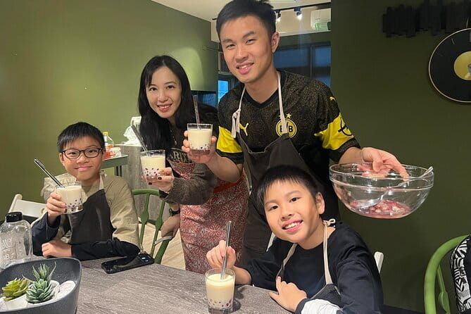 Taipei Fresh Market Tour and Colorful Bubble Tea Making - Fruits, Vegetables, and the First Taste of Taipei