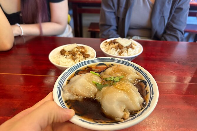 Taipei Hidden Eats, Market & Street Food Tour with 8+ Tastings - Shida Road: small vendors and the first two bites