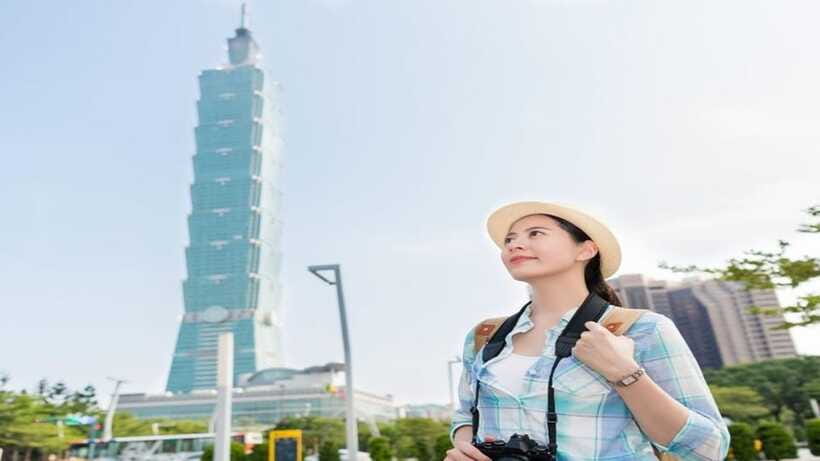 Taipei: Highlight Attractions Walking Tour - Shilin Night Market in daylight or after dark