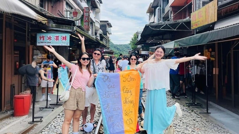 Taipei: Jiufen and Shihfen Half Day Tour - Why this five-hour route works from Taipei