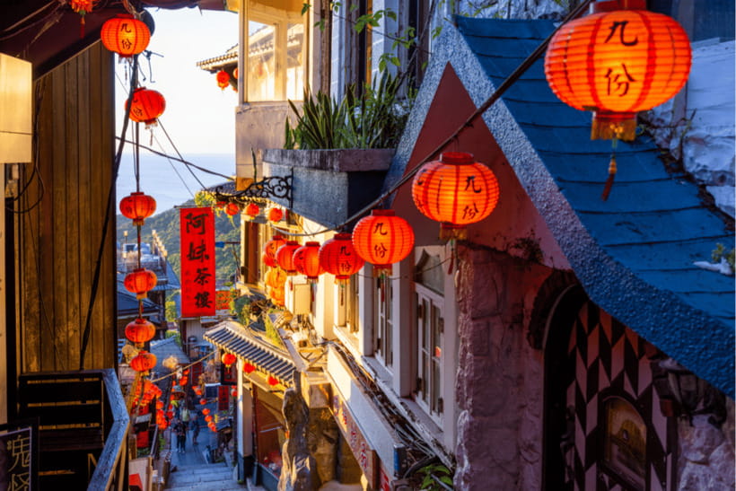 Taipei: Jiufen Night View and Shifen Day Tour - Who should book this day and evening tour?