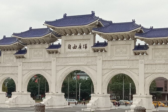 Taipei Memory - 2 Days Tour - Shifen Waterfall brings a short walk and a big payoff