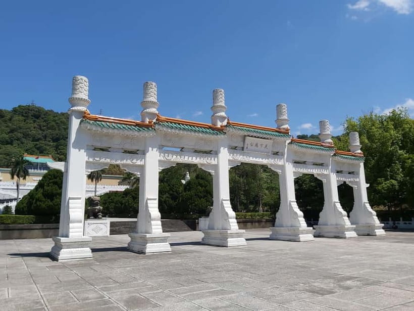Taipei: Morning City Tour with National Palace Museum Entry - Chiang Kai-shek Memorial Hall and the changing guard