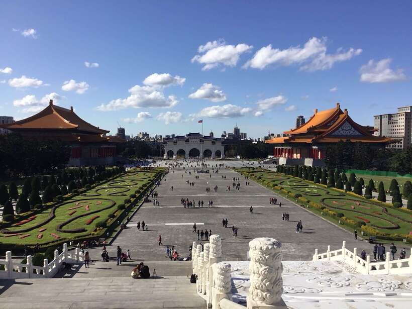 Taipei: Morning City Tour with National Palace Museum Entry - Longshan Temple: Taipei’s most personal stop