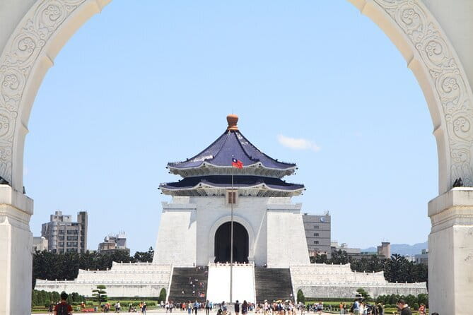 Taipei National Palace Museum Guided Tour - A guided look at Chinese imperial culture