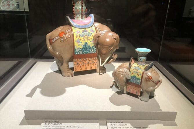 Taipei National Palace Museum Guided Tour - Group size, pace, and crowded rooms