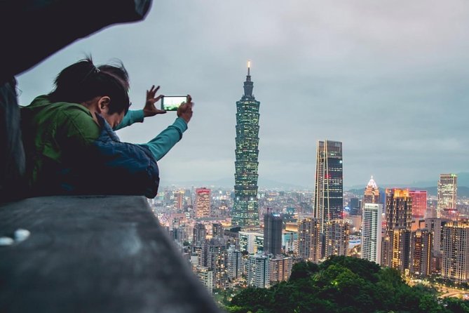 Taipei: Private Car Charter Tour - Chiang Kai-shek Memorial Hall and Taipei’s grand civic center