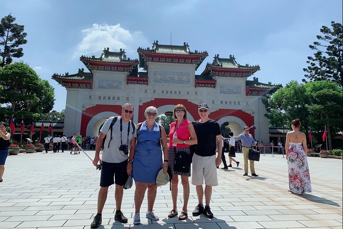Taipei: Private Car Charter Tour - Elephant Mountain adds a short walk and a big view