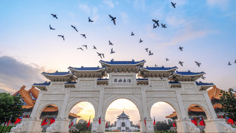 Taipei: Private Car Charter Tour - What the driver-guide adds