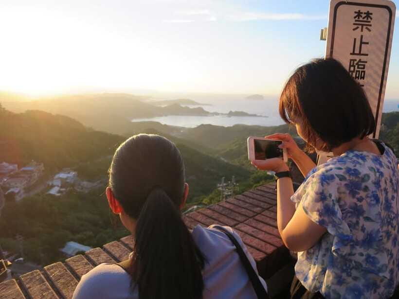 Taipei: Private City Sightseeing Tour with Driver - Shilin Night Market for the final meal