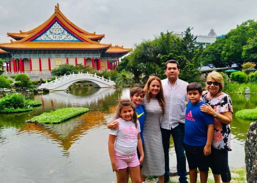 Taipei: Private Day Tour by Car - Martyrs’ Shrine and ceremonial timing